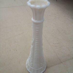 Wedding milkglass bud vase​, Anchor Hocking "Stars and Bars" measures 6 inches